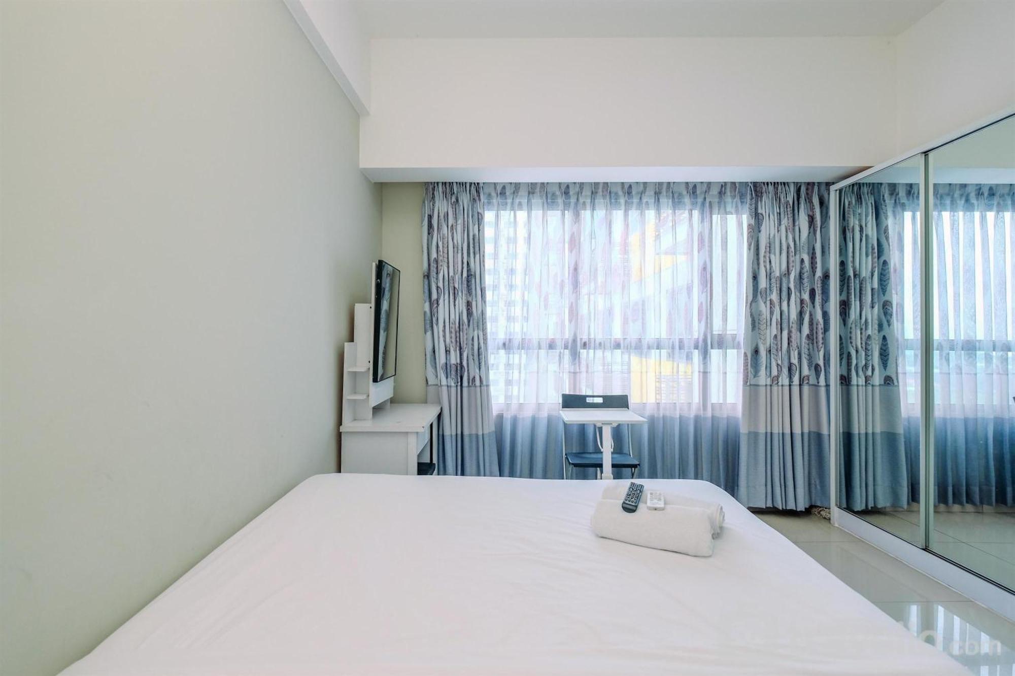 And Comfy At Springlake Summarecon By Travelio Apartemen *