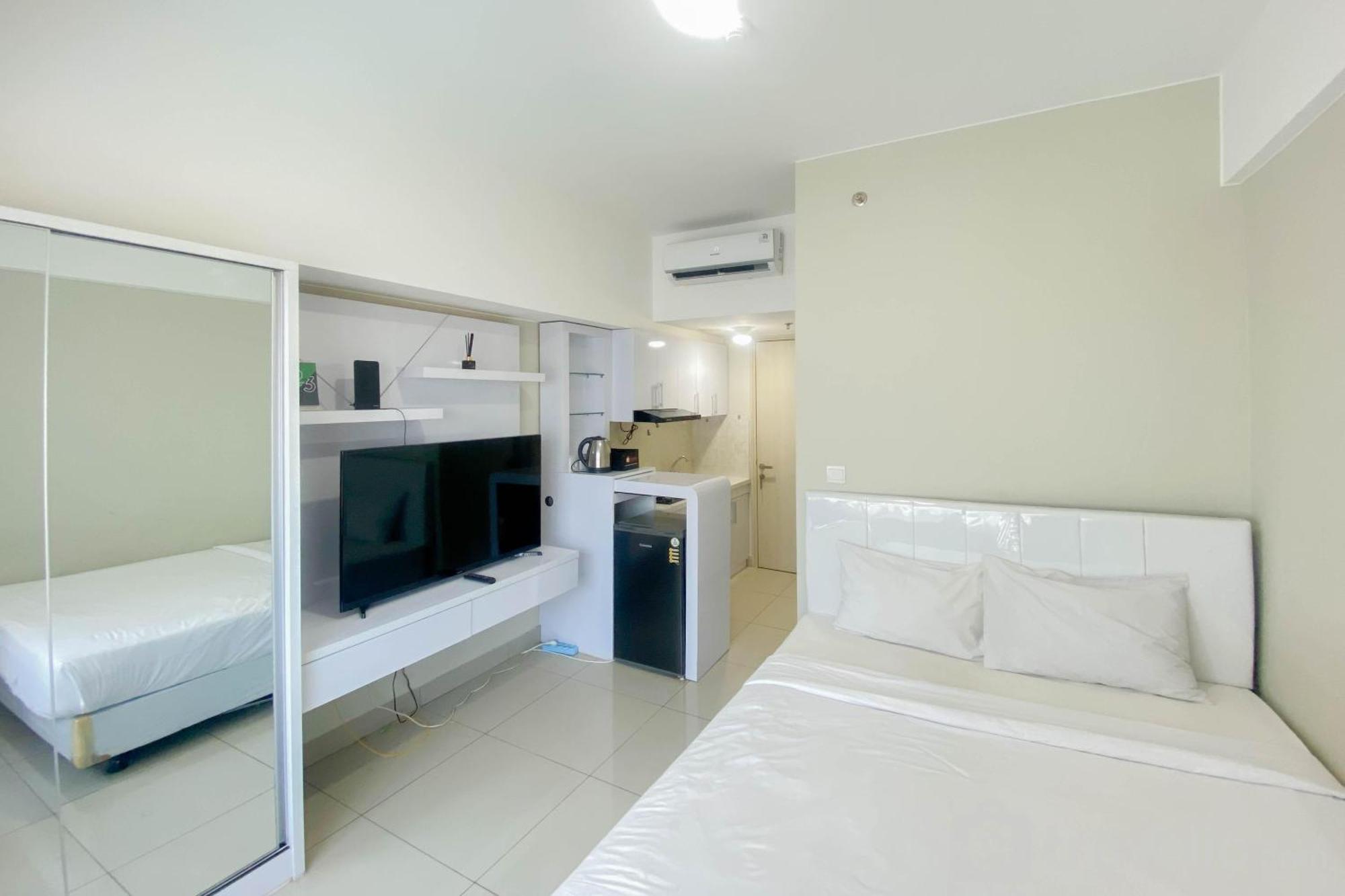 And Comfy At Springlake Summarecon By Travelio Apartemen Bekasi