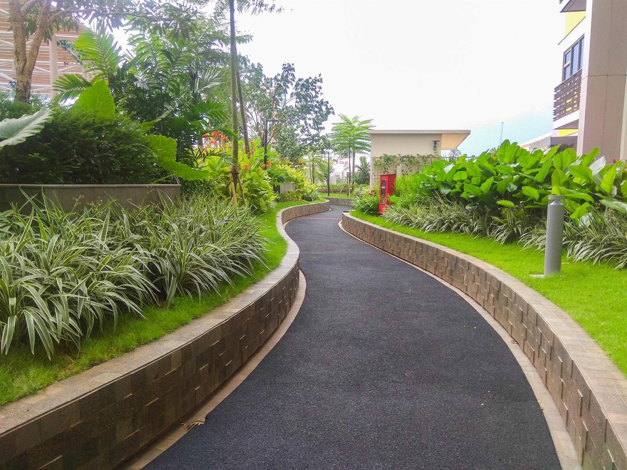 And Comfy At Springlake Summarecon By Travelio *