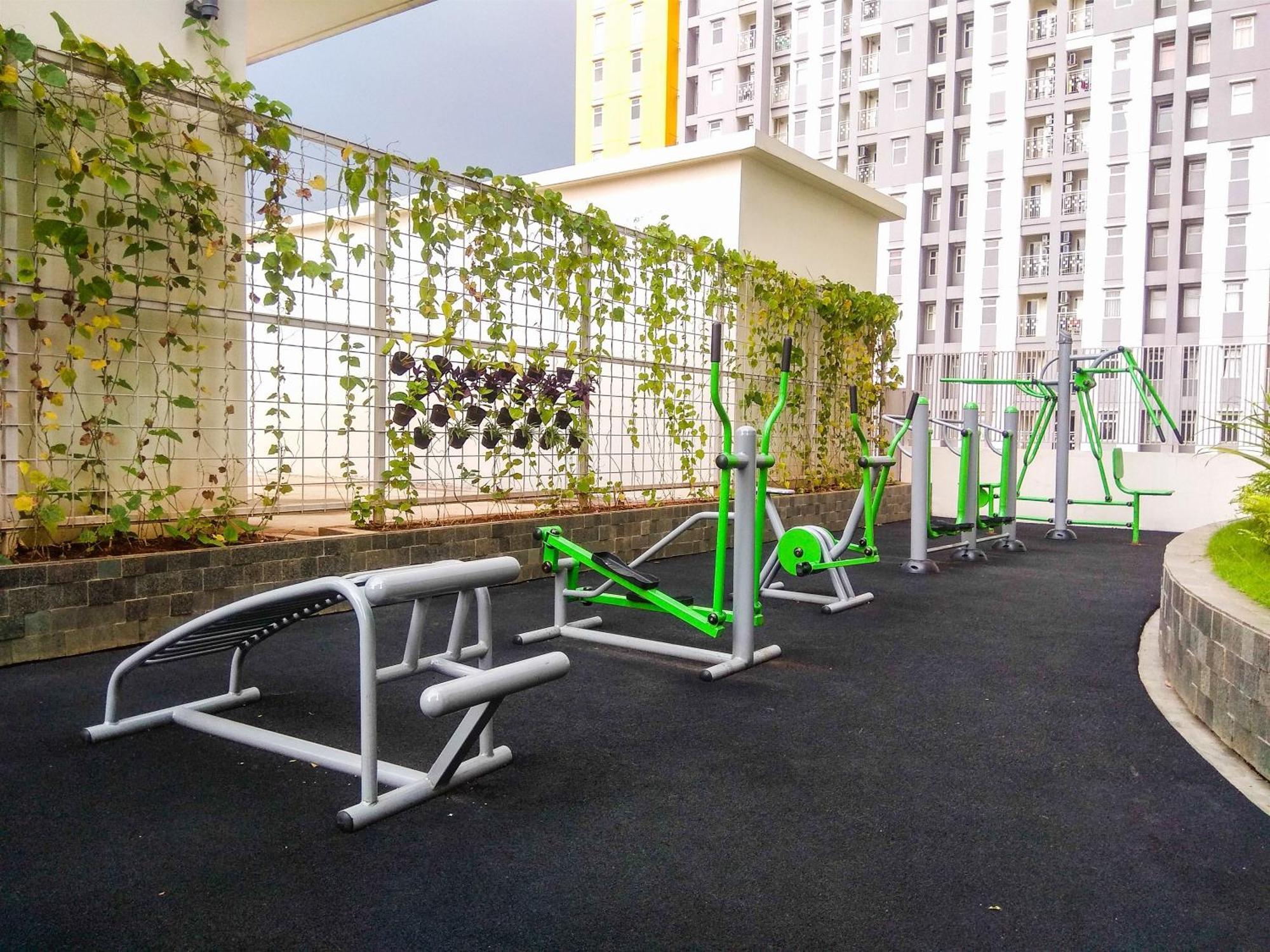 And Comfy At Springlake Summarecon By Travelio Apartemen *