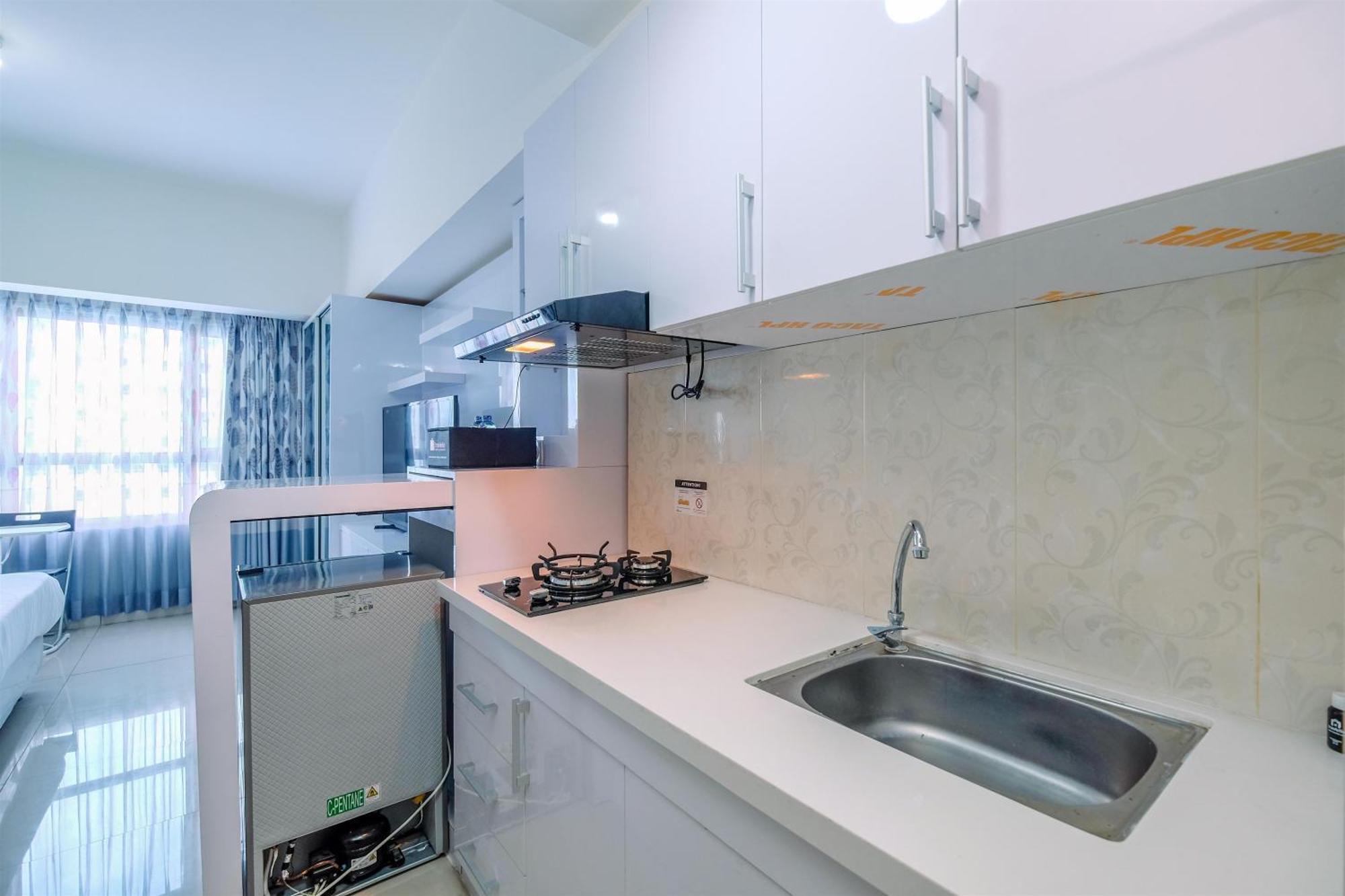 And Comfy At Springlake Summarecon By Travelio Apartemen
