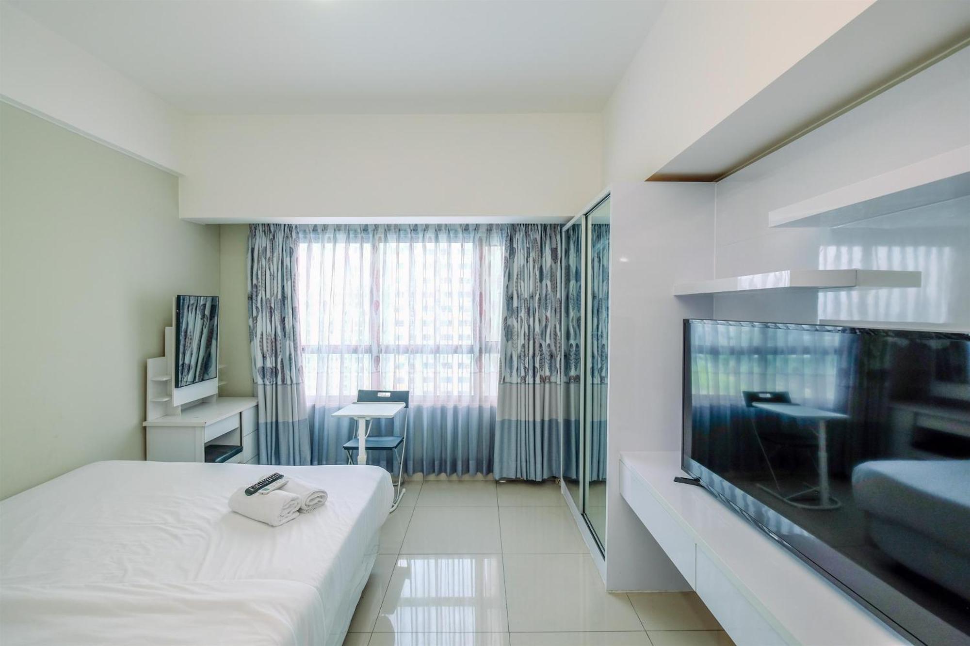 And Comfy At Springlake Summarecon By Travelio * Bekasi
