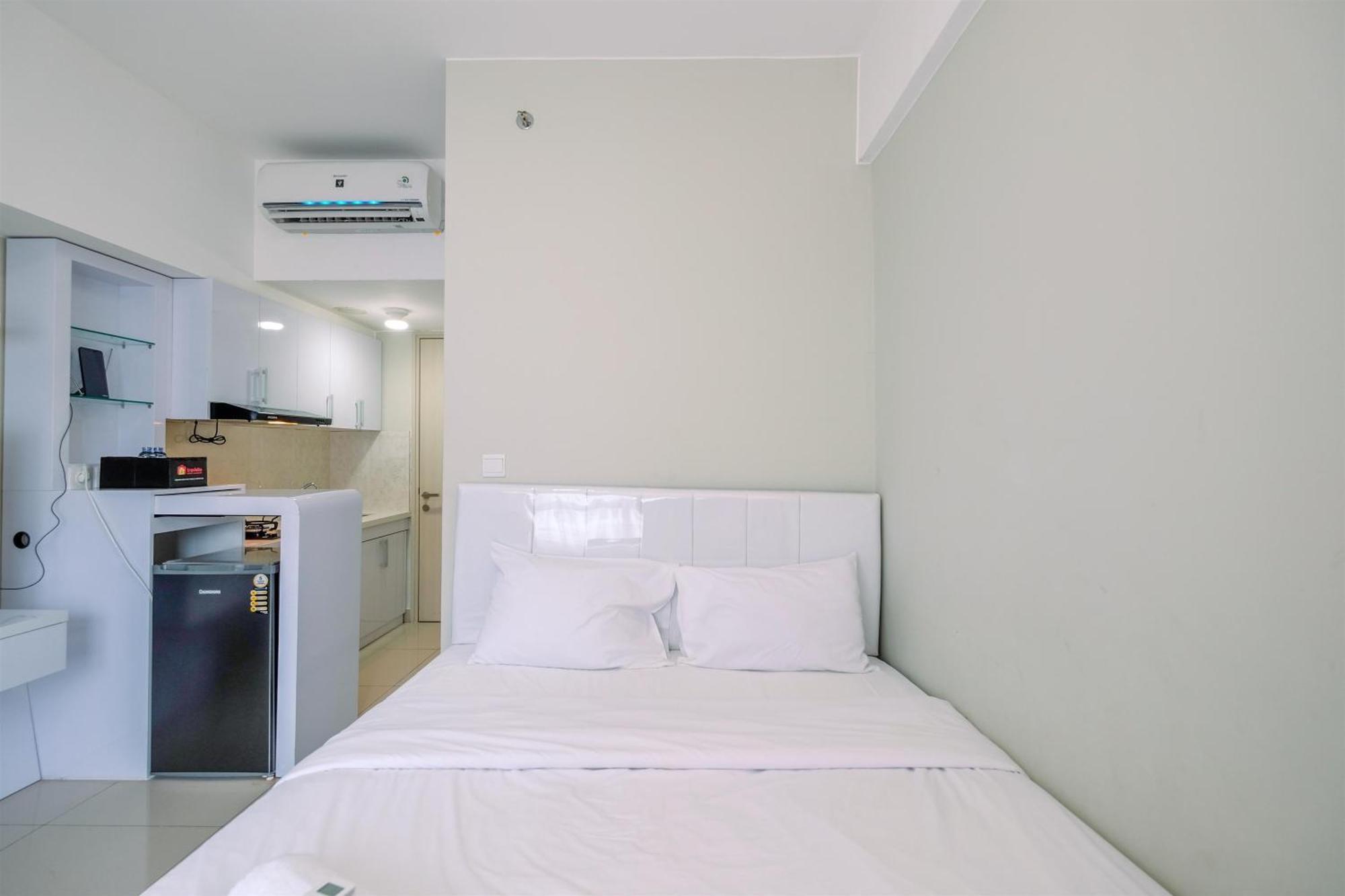 And Comfy At Springlake Summarecon By Travelio